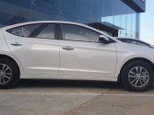 Bán xe Hyundai Elantra đời 2019, màu trắng. Giao ngay, KM khủng