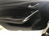 Bán Mazda 6 2.0 Premium 2018, màu trắng còn mới