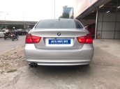 Cần bán xe BMW 3 Series 325i sản xuất năm 2010, màu bạc, nhập khẩu nguyên chiếc xe gia đình, giá 495tr