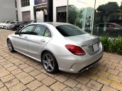 Chính chủ bán xe Mercedes C300 AMG sản xuất năm 2015, màu bạc, giá tốt