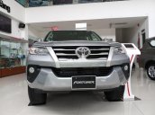 Cần bán xe Toyota Fortuner đời 2019, màu bạc