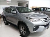 Cần bán xe Toyota Fortuner đời 2019, màu bạc