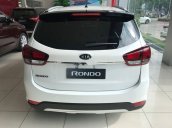 Cần bán Kia Rondo đời 2019, màu trắng, số sàn, giá bán 609tr