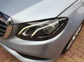 Bán Mercedes E200 màu bạc/đen sản xuất 2017, biển Hà Nội