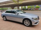 Bán Mercedes E200 màu bạc/đen sản xuất 2017, biển Hà Nội