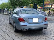 Bán Mercedes E200 màu bạc/đen sản xuất 2017, biển Hà Nội