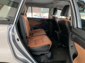 Bán Toyota Innova 2.0E MT 2019, khuyến mãi cực khủng, màu bạc giao ngay. LH: 0943.134.210