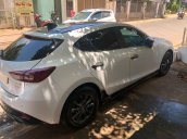 Cần bán xe Mazda 3 sản xuất năm 2017, màu trắng, xe full option