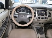 Cần bán xe Toyota Innova E 2.0MT năm sản xuất 2015, màu bạc, 556tr