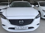 Bán Mazda 6 2.0 Premium 2018, màu trắng, xe lướt 11.000km