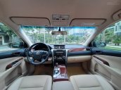 Bán ô tô Toyota Camry 2.0E đời 2014, màu đen giá cạnh tranh