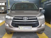 Cần bán xe Toyota Innova 2.0E MT sản xuất 2017, màu vàng đồng, giá tốt