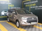 Cần bán xe Toyota Innova 2.0E MT sản xuất 2017, màu vàng đồng, giá tốt