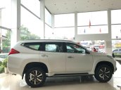 Bán xe Mitsubishi Pajero 4x2 AT sản xuất 2018, màu trắng, xe nhập