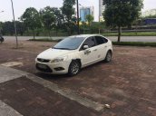 Bán Ford Focus năm 2009, màu trắng, xe còn mới, giá tốt