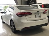 Bán gấp Kia Cerato 1.6AT 2017 full option, màu trắng, giá 550tr