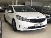 Bán gấp Kia Cerato 1.6AT 2017 full option, màu trắng, giá 550tr