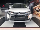 Khuyến mại cuối năm chiếc xe Mitsubishi Outlander sản xuất 2019, màu trắng, trả góp lãi suất thấp, giao hàng toàn quốc