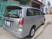 Gia đình bán xe Toyota Innova năm 2010, màu bạc, giá chỉ 415 triệu