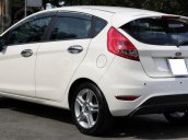 Gia đình cần bán Ford Fiesta 2011 Hatchback, số tự động, màu trắng