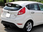 Gia đình cần bán Ford Fiesta 2011 Hatchback, số tự động, màu trắng