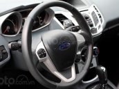 Gia đình cần bán Ford Fiesta 2011 Hatchback, số tự động, màu trắng