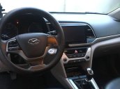 Bán Hyundai Elantra đời 2018, màu trắng, xe gia đình