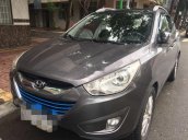 Gia đình bán Hyundai Tucson năm sản xuất 2010, màu xám 