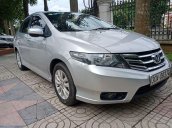 Cần bán gấp Honda City AT sản xuất năm 2014, màu bạc