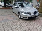 Cần bán gấp Honda City AT sản xuất năm 2014, màu bạc