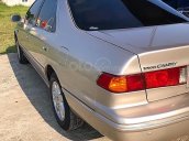 Cần bán gấp Toyota Camry 3.0 V6 đời 2001, màu vàng, nhập khẩu 