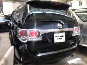 Cần bán lại xe Toyota Fortuner G đời 2016, màu đen số sàn, 870tr