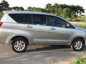 Bán ô tô Toyota Innova 2.0E 2017, màu bạc chính chủ