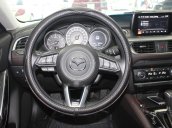 Cần bán xe Mazda 6 2.0 Premium đời 2018, màu trắng, giá 840tr