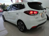 Bán Kia Rondo AT sản xuất năm 2018, màu trắng, giá chỉ 596 triệu