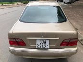 Cần bán xe Mercedes E240 đời 2003 giá cạnh tranh