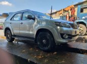 Gia đình bán Toyota Fortuner năm 2015, màu bạc, máy dầu