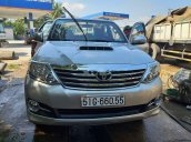 Gia đình bán Toyota Fortuner năm 2015, màu bạc, máy dầu