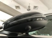 Bán xe Mercedes C250 màu đen, nội thất kem, đăng kí 2019 mới chính hãng