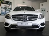 Bán xe Mercedes GLC200, màu trắng nội thất đen, đăng kí 2019 mới chính hãng