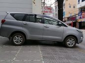 Cần bán Toyota Innova sản xuất 2018, màu bạc