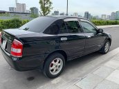 Cần bán xe Mazda 323 đời 2003, màu đen, xe đẹp 