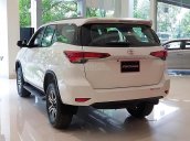 Cần bán Toyota Fortuner 2.4G AT đời 2019, màu trắng