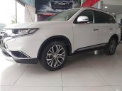 Bán Mitsubishi Outlander 2.0 CVT Premium sản xuất 2019, màu trắng, giá 908tr