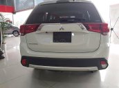 Bán Mitsubishi Outlander 2.0 CVT Premium sản xuất 2019, màu trắng, giá 908tr
