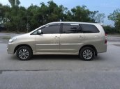 Gia đình bán xe Toyota Innova E 2013, màu vàng cát