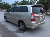 Gia đình bán xe Toyota Innova E 2013, màu vàng cát