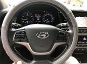Cần bán Hyundai Elantra 1.6AT đời 2017, màu trắng, giá 568tr