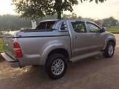 Cần bán xe Toyota Hilux năm 2014, màu bạc, nhập khẩu