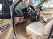 Cần bán xe Toyota Hilux năm 2014, màu bạc, nhập khẩu